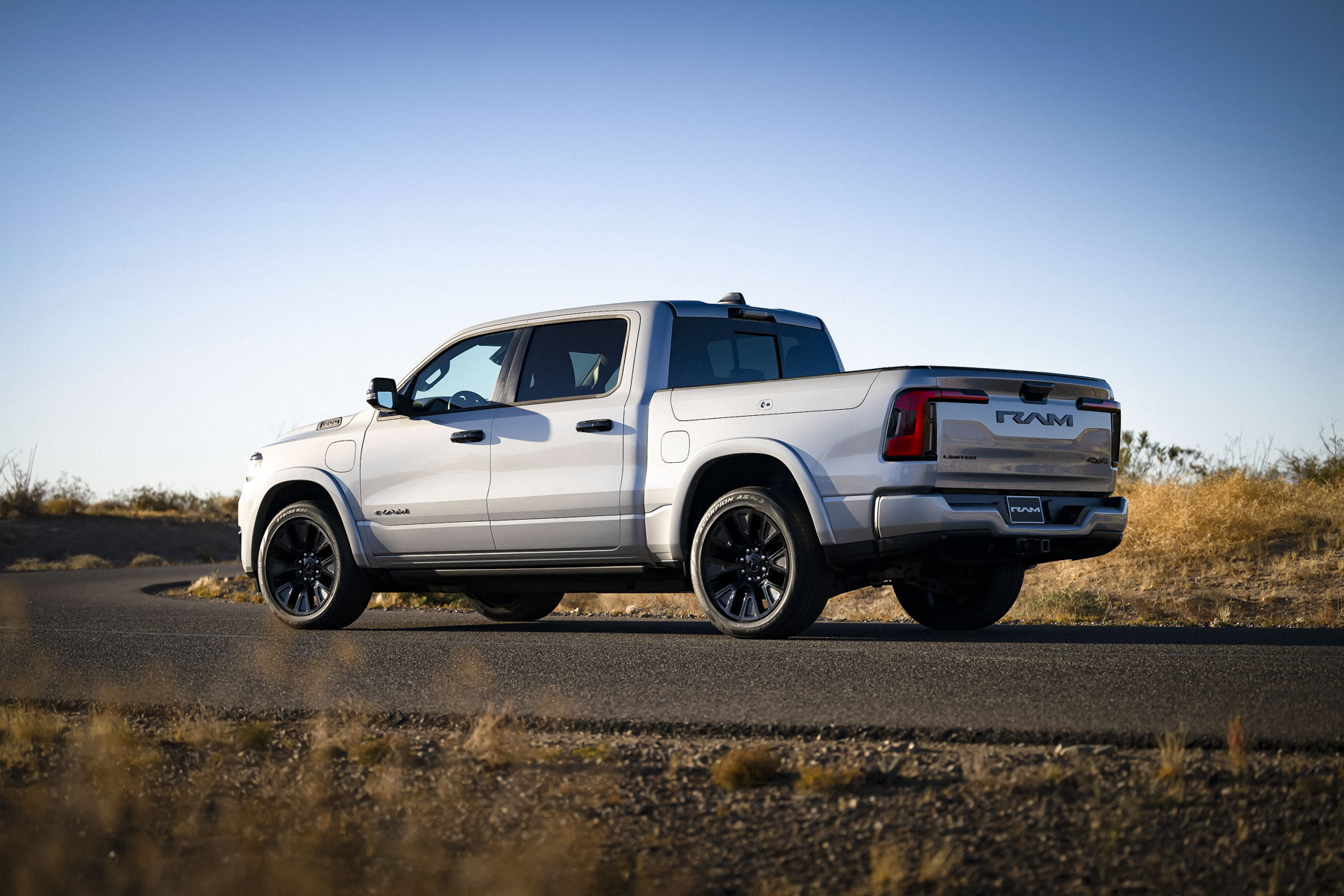 Ram 2025 года. Пикап Ram 5500 на водородном топливе. Jeep Hybrid 2025