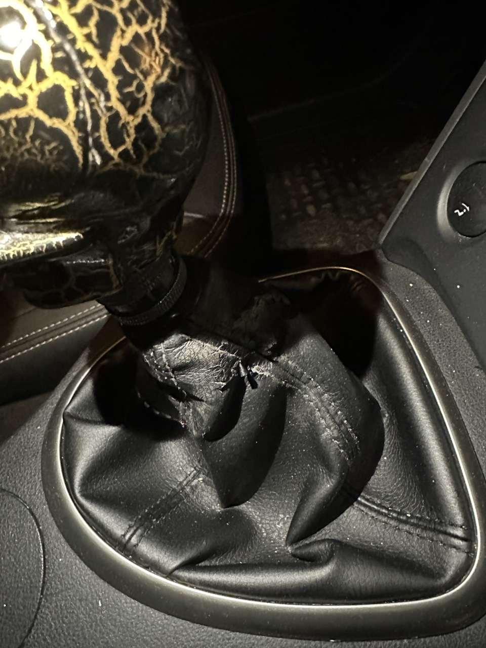 Сзади кстати стерся еще больше — Nissan Qashqai (1G)