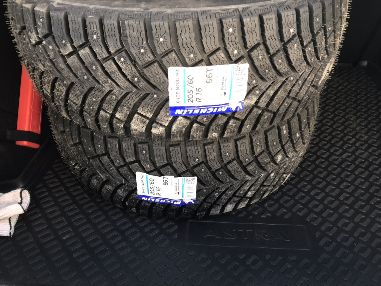 94t michelin x ice north. Michelin x-Ice North 4.