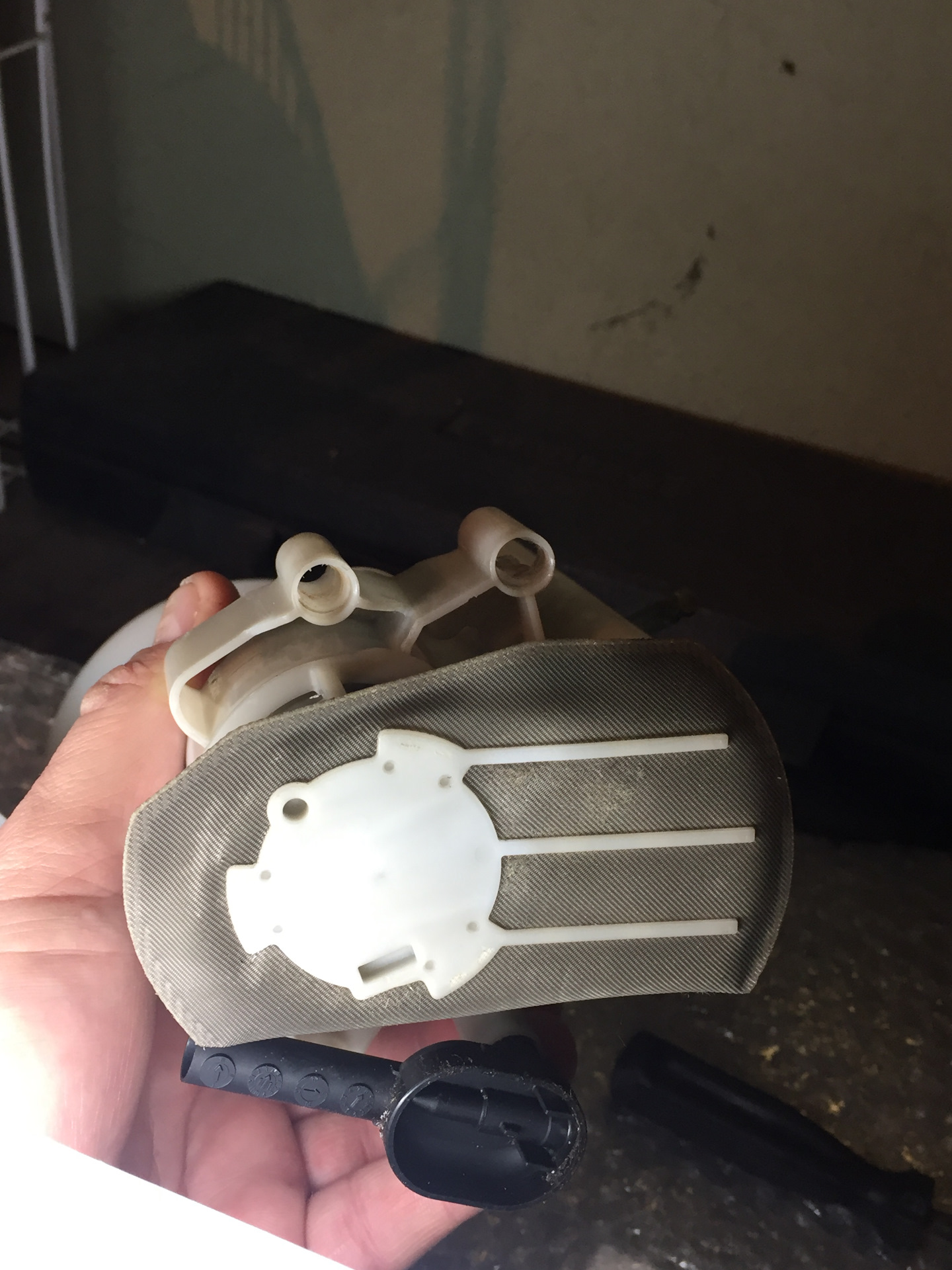 Как вытащить и почистить сетку бензонасоса? — Volkswagen Golf Plus, 1,6 ...