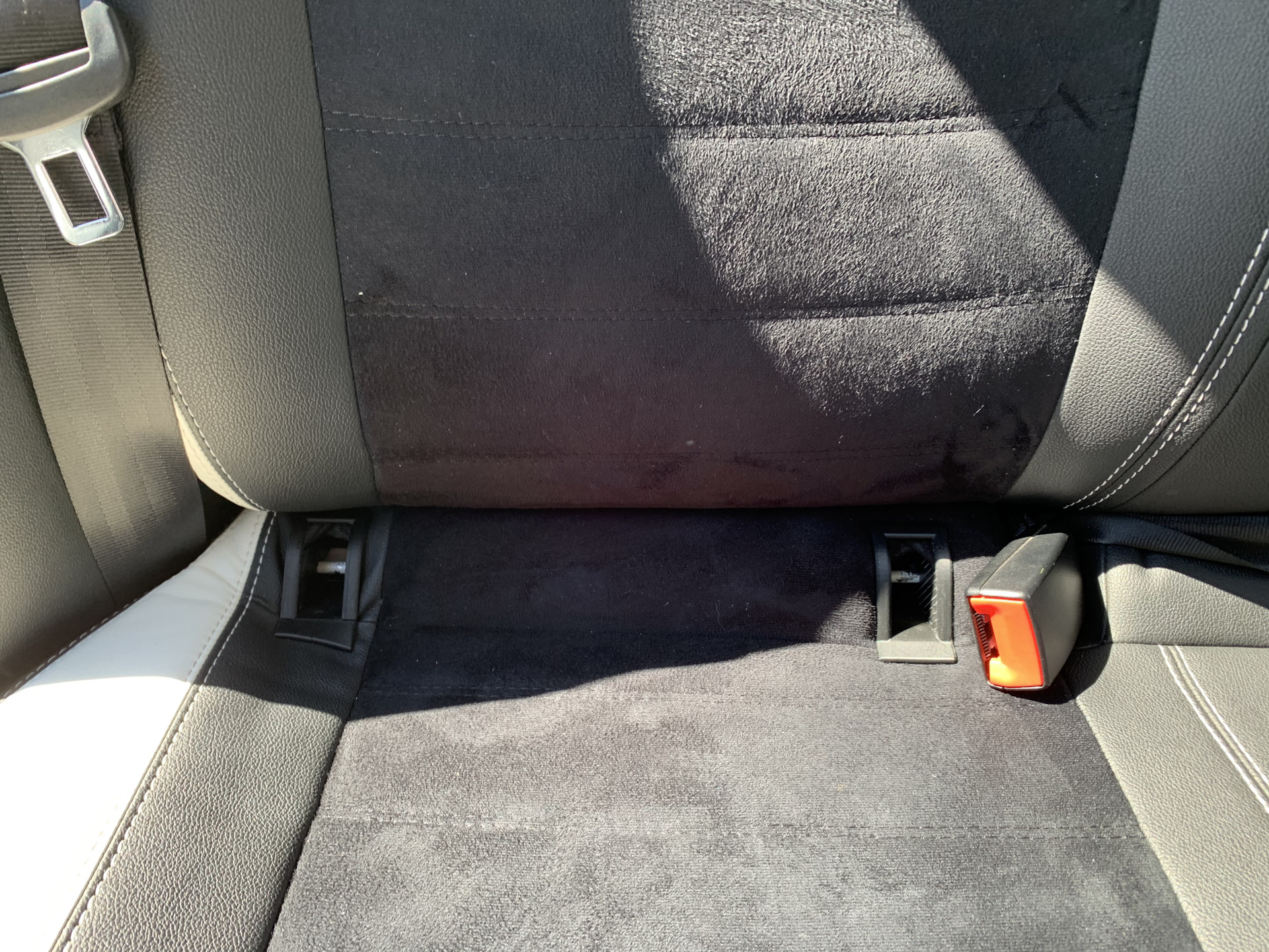 Направляющие для изофикс. Направляющие isofix. Расширитель для изофикс. Мазда 6 gg isofix. Направляющие isofix.