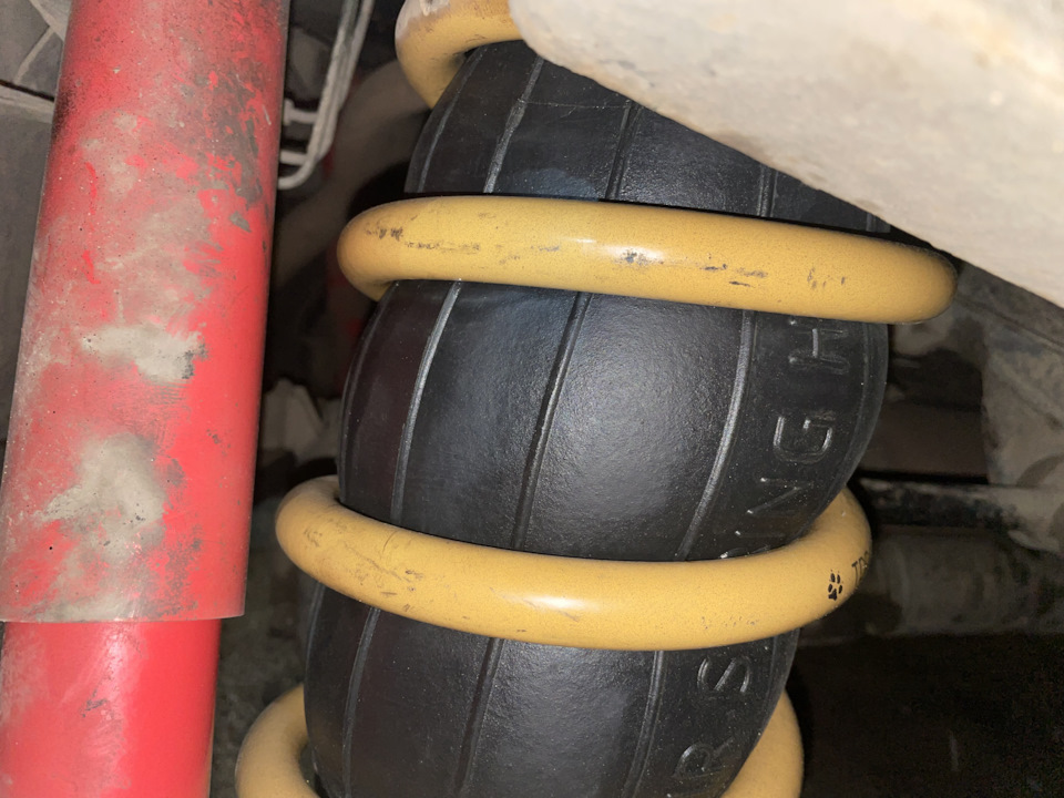 Пневмобаллоны в задние пружины — Nissan Safari (Y60), 4,2 л, 1997 года ...