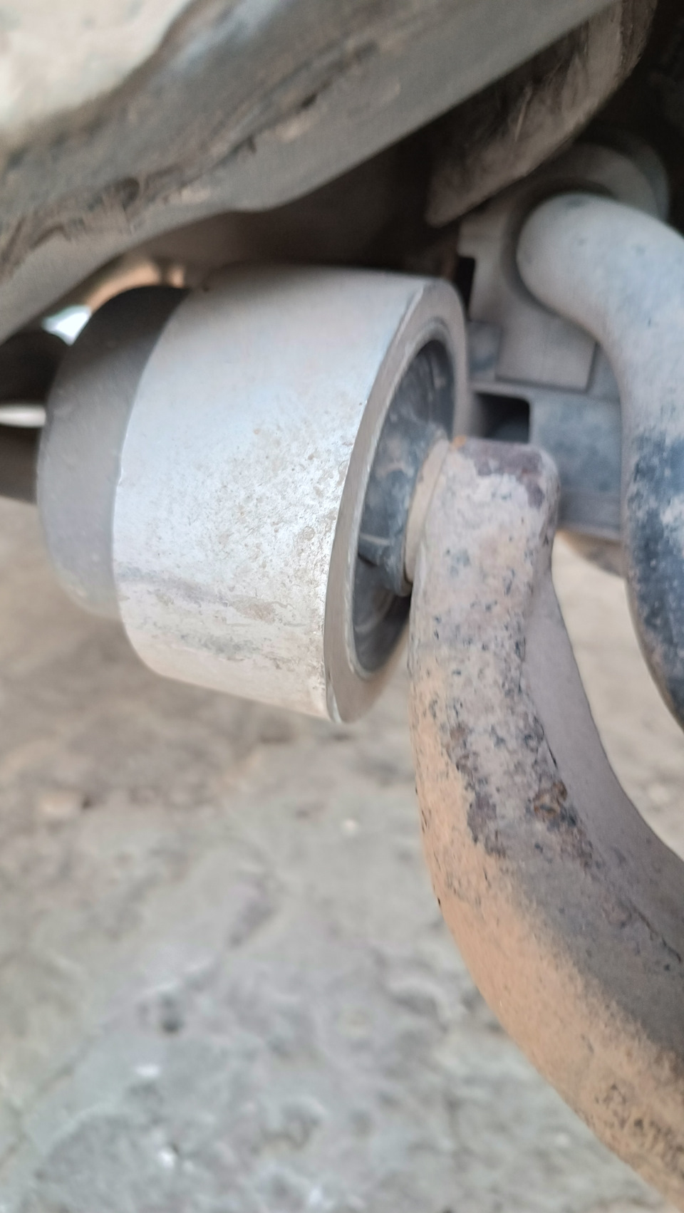 Замена сайлентблоков задней подвески — Mazda 6 (2G) GH, 1,8 л, 2008 ...