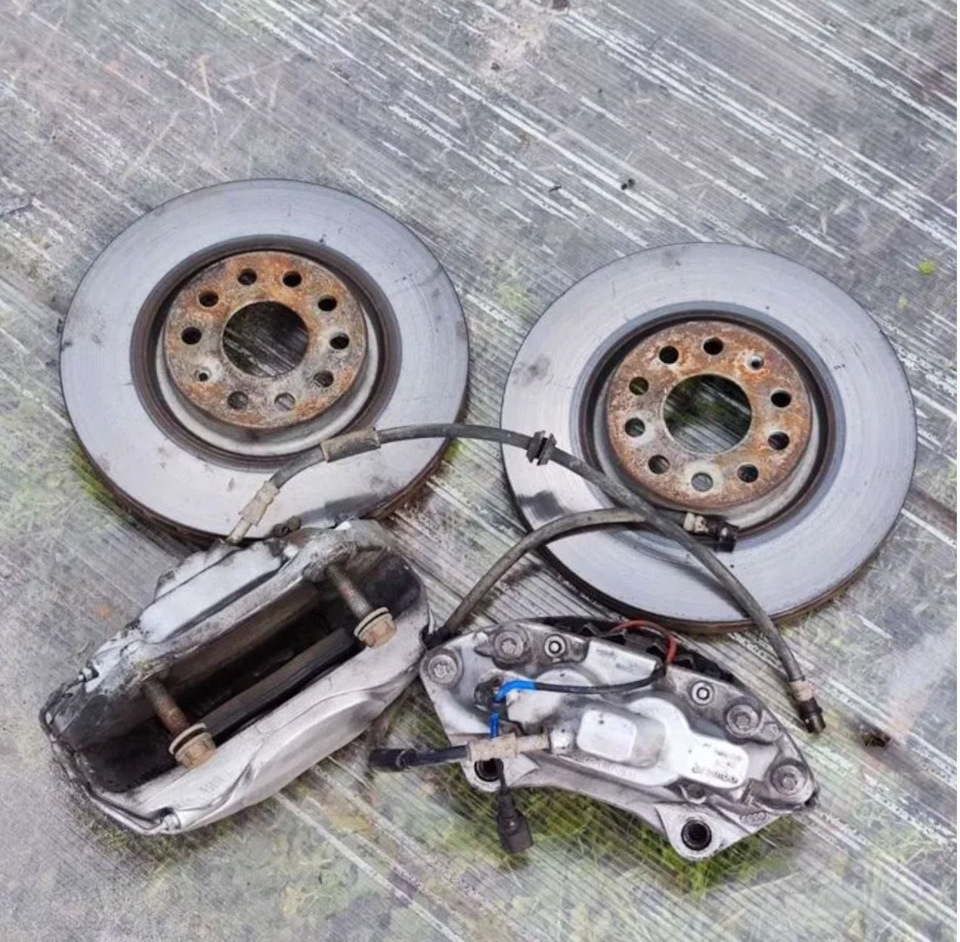 76. Передние тормоза Brembo 4pot — Volkswagen Passat B6, 2 л, 2007 года ...