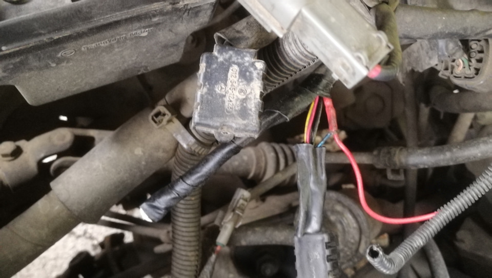 питание для схемы от маленького разъёма в блоке управления свечами накаливания. — SsangYong Musso Sports