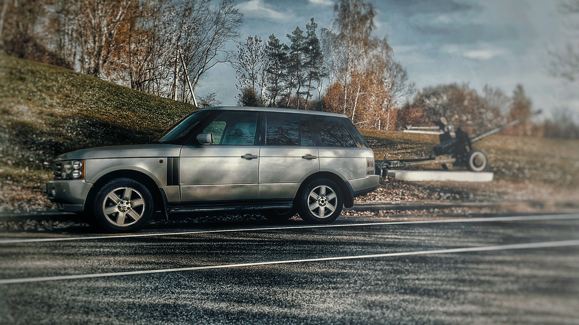 Range rover жидкости. Range Rover Convoy. Рендж Ровер для охоты. Рендж Ровер призрак. Рендж Ровер на гусеницах.