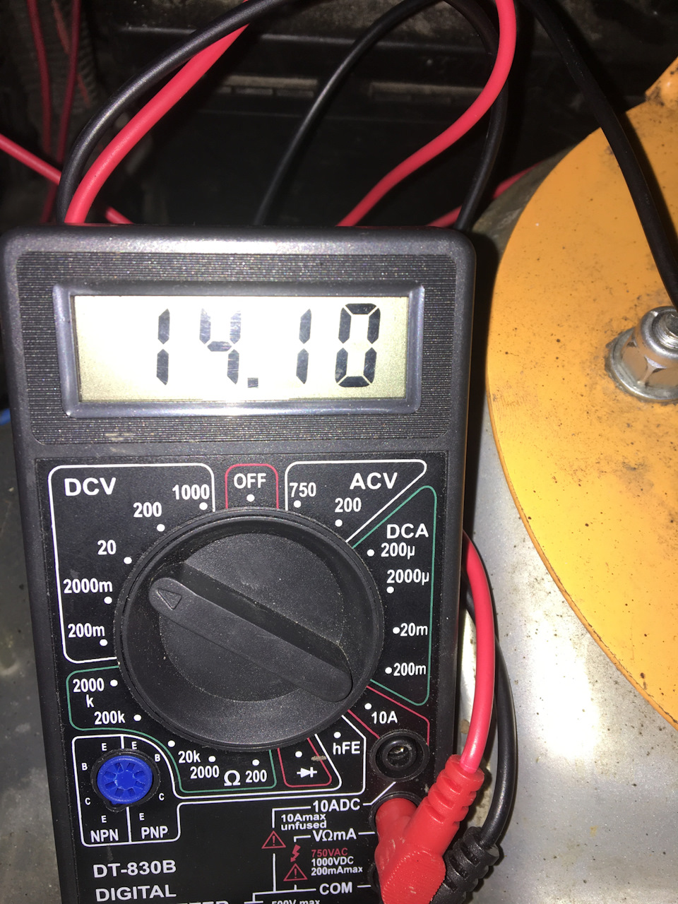 Dcv на мультиметре. Dcv и acv на мультиметре. Мультиметр dt-832. Acv dcv. На мультиметре dcv 20 это.