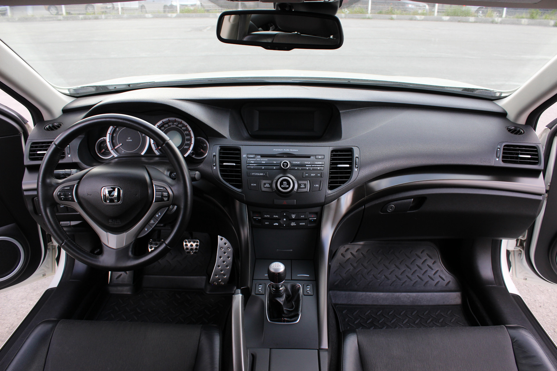 Как открыть хонду аккорд 8. 4 салон. Honda accord viii 2011. Honda accord 2008 салон. Honda accord 8 салон.