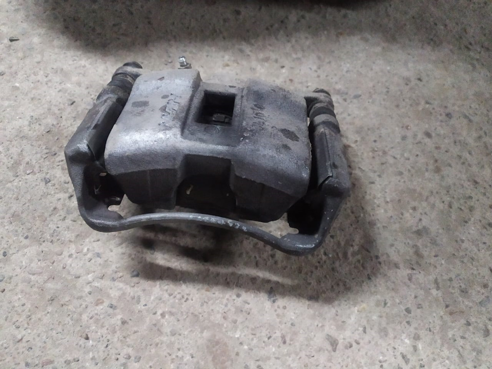 Продаю комплект передних стоковых тормозов — Honda Civic 4D (8G), 1,8 л ...