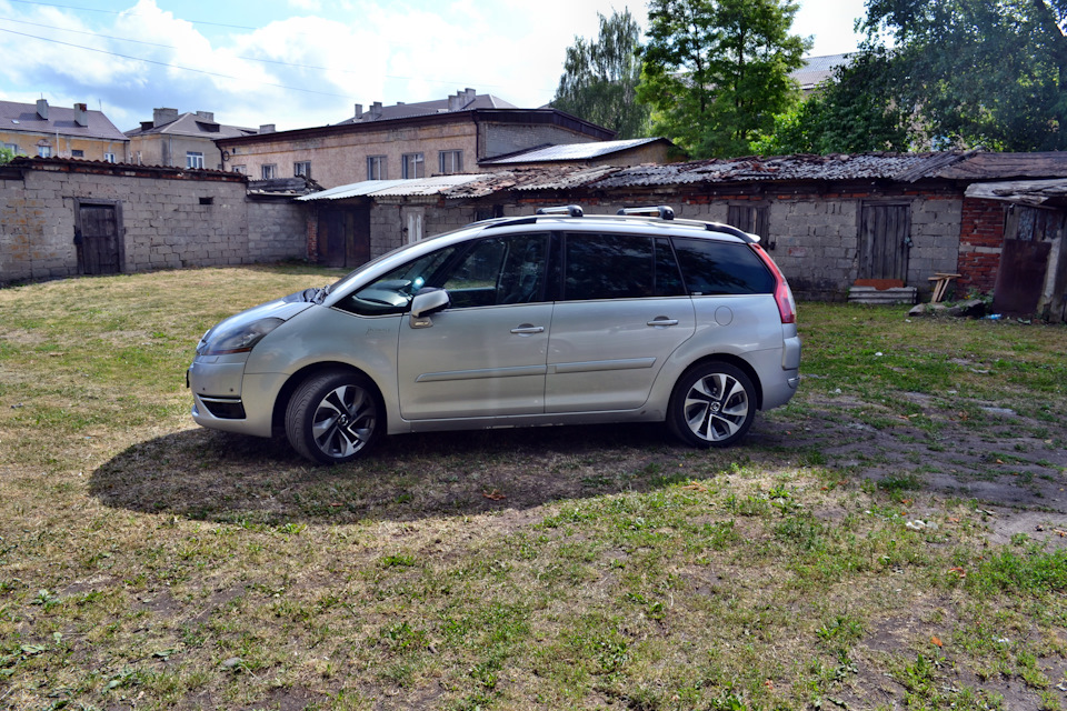 диски ситроен гранд пикассо. ситроен гранд с4 пикассо 7 мест купить. диски на ситроен с4 гранд пикассо. диски для ситроен с4 гранд пикассо 2014. машина citroen grand c4 picasso серая.