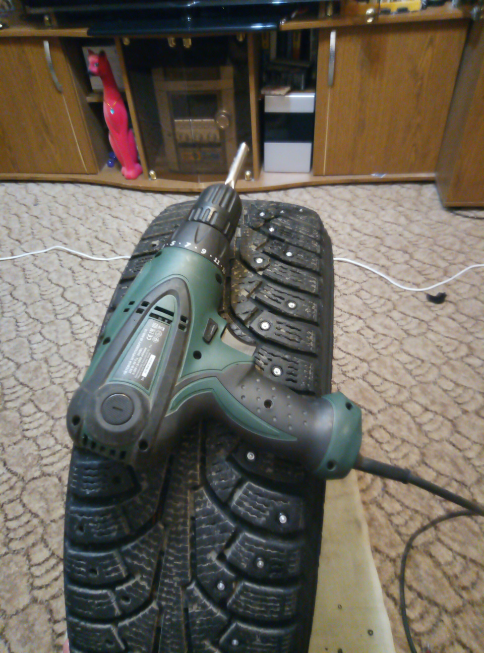 Шиповка ремонтными шипами — Mercedes-Benz E-class (W210), 2 л, 2001 ...