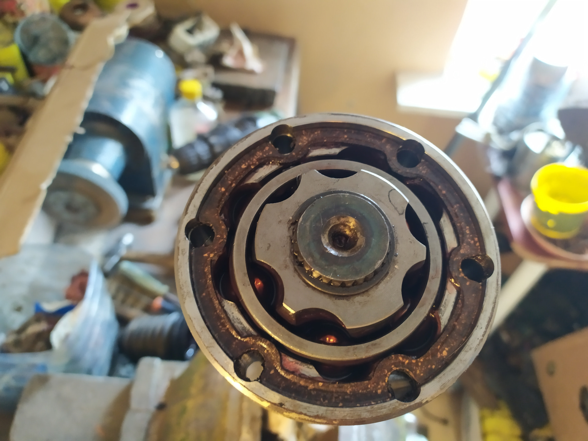 Замена масла в двигателе, замена пыльника ШРУСА кардана — Ford Escape ...