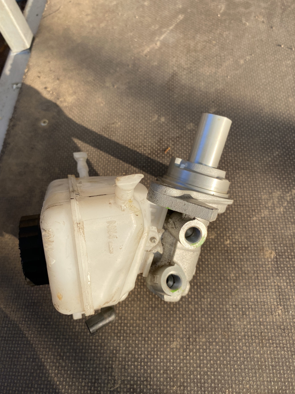 Замена вакуума — BMW 1 series (F20), 1,6 л, 2011 года | своими руками ...