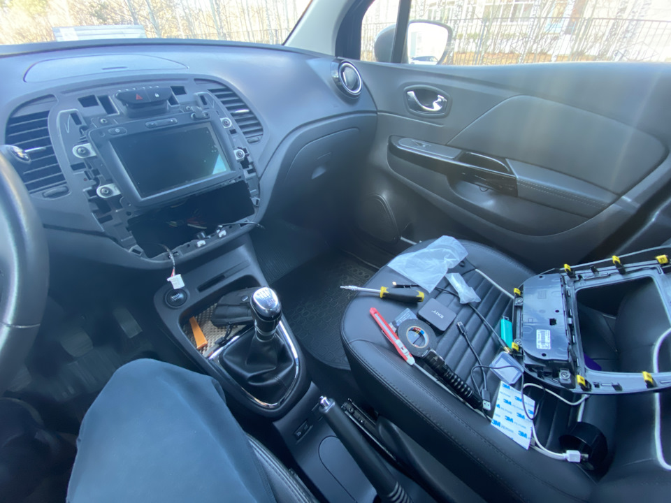 Снял глянцевую рамку — Renault Kaptur (2016)