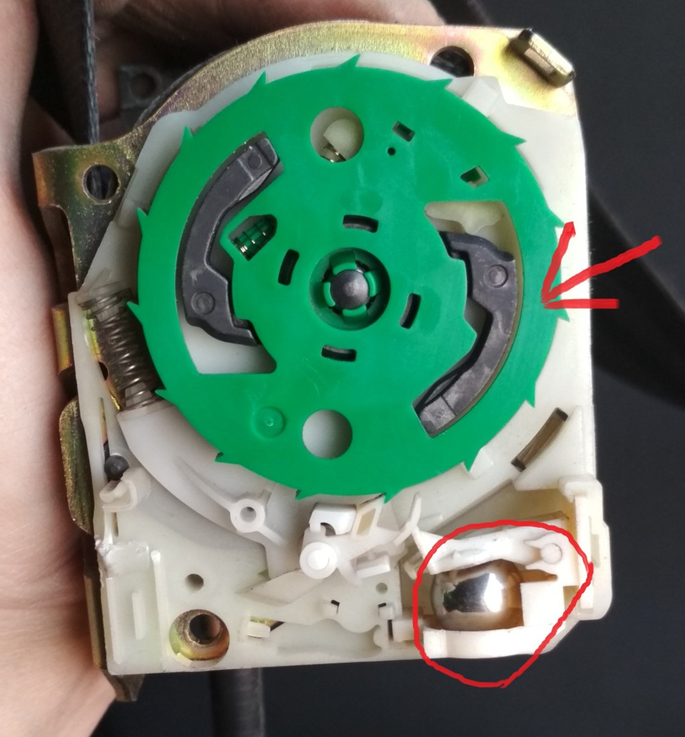 Заклинило ремень безопасности — Volkswagen Sharan (1G), 2 л, 1996 года ...