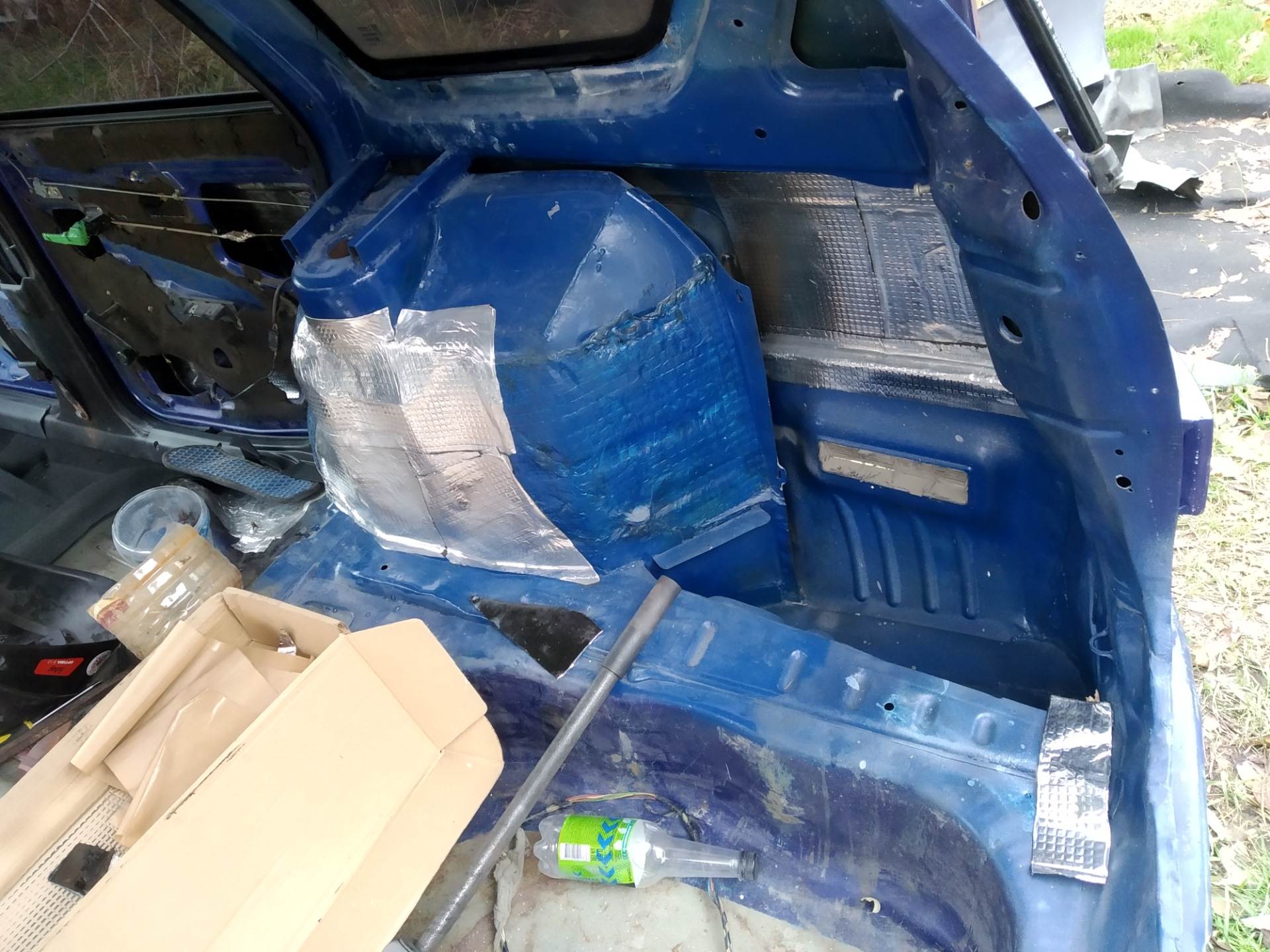 Обшивки багажника? — Lada Приора универсал, 1,5 л, 2010 года ...