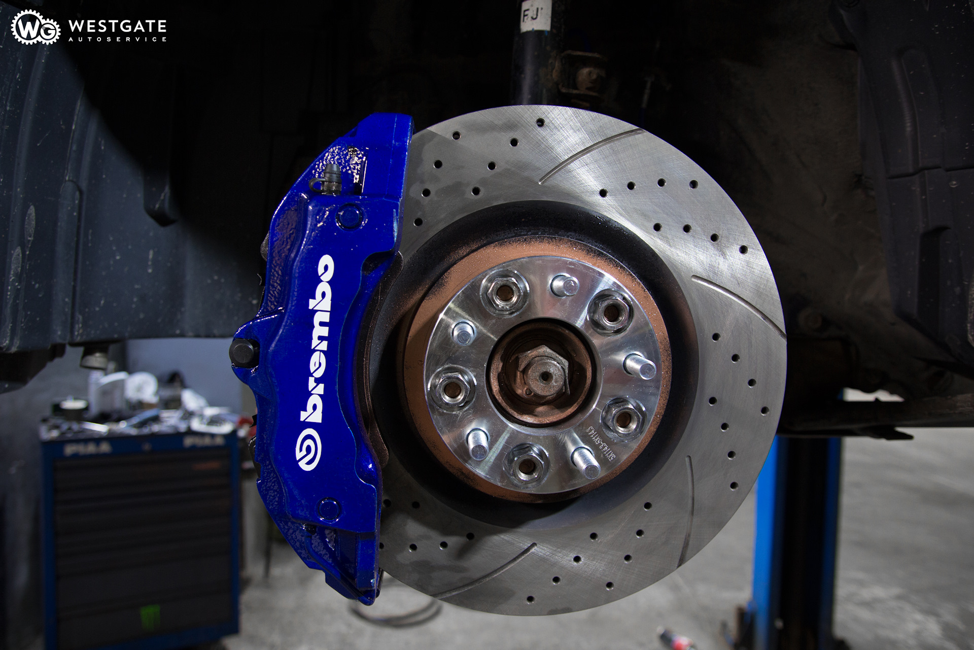 Установка суппорта. BREMBO 18z тормозные диски. Суппорта BREMBO 18z на xc90. BREMBO z18 на Infiniti FX 45. BREMBO 18z BMW.