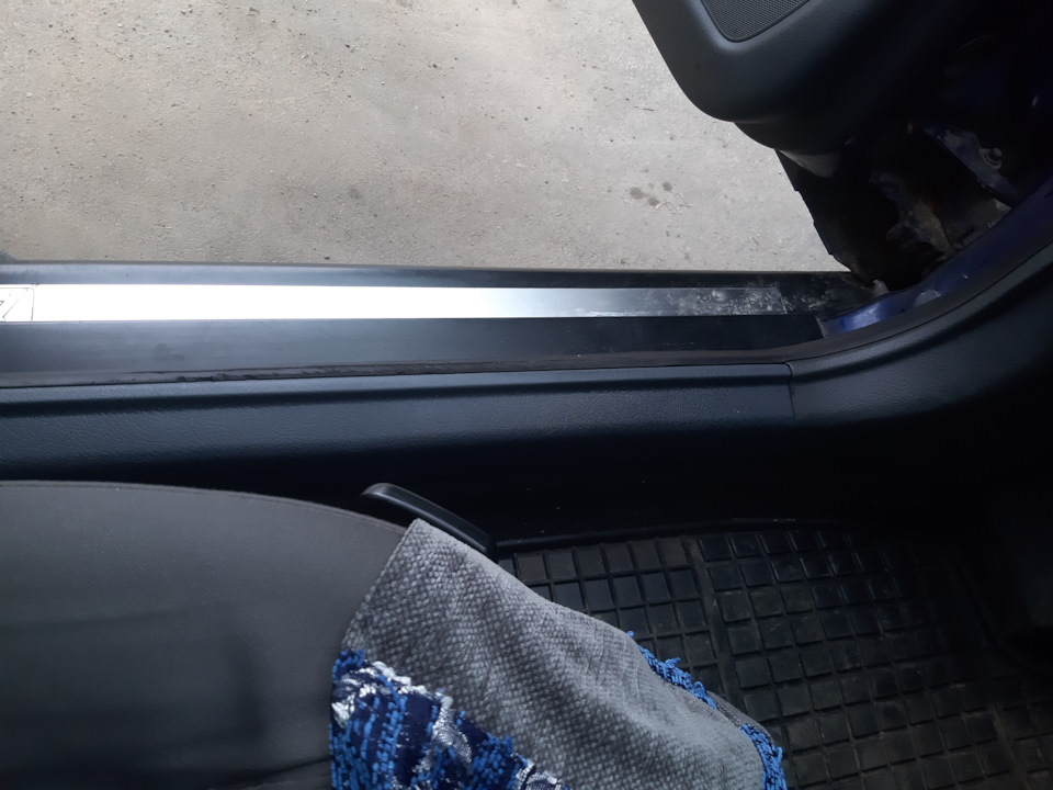 новый порожек на своем месте — Audi A4 Avant (B5)