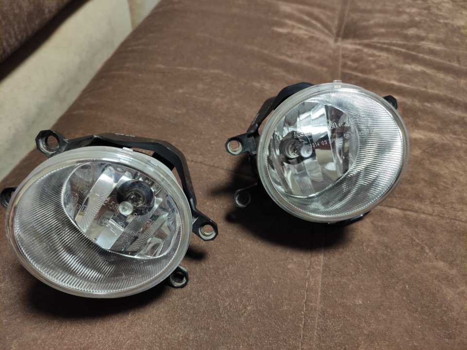 Противотуманки галоген Toyota на Toyota RAV4 (5G). Б/у | 3 500 ₽ в ...