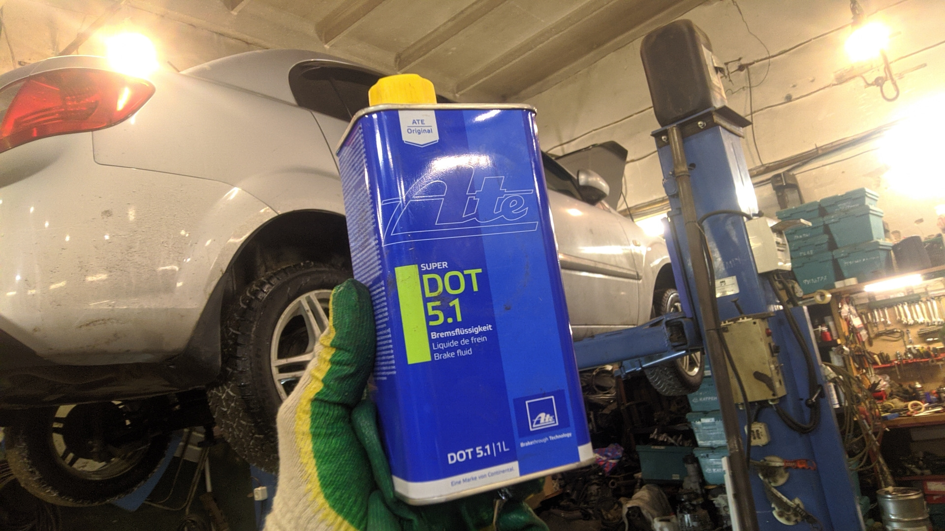 Замена тормозной жидкости, проверка задних колодок — KIA Rio (2G), 1,4 ...