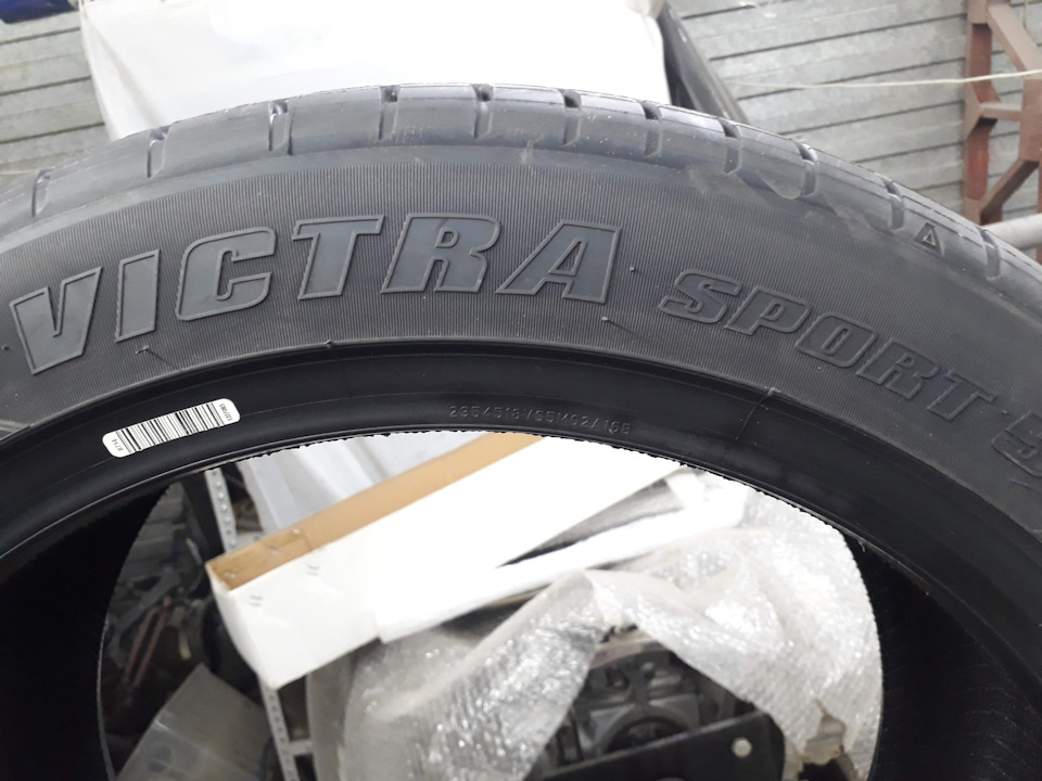 Maxxis victra sport 5 r20. Maxxis Victra Sport 5 SUV. Maxxis Victra Sport vs5. Maxxis Victra Sport 5 vs5. Maxxis Victra Sport vs5 235/40r19.