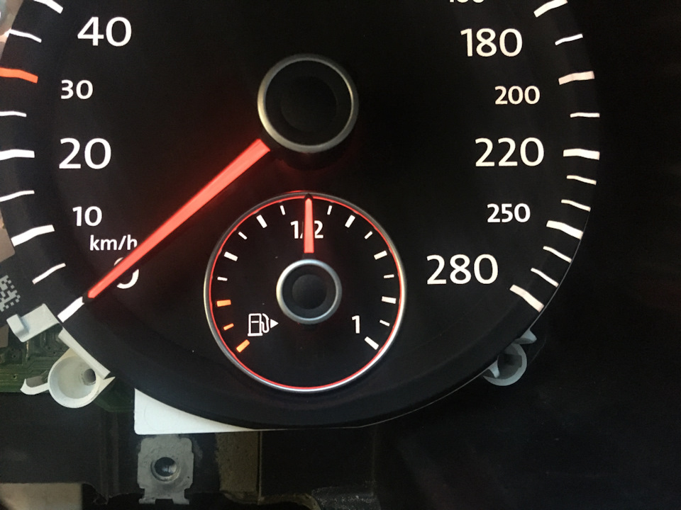 Стрелка уровня топлива. — Volkswagen Golf GTI Mk6