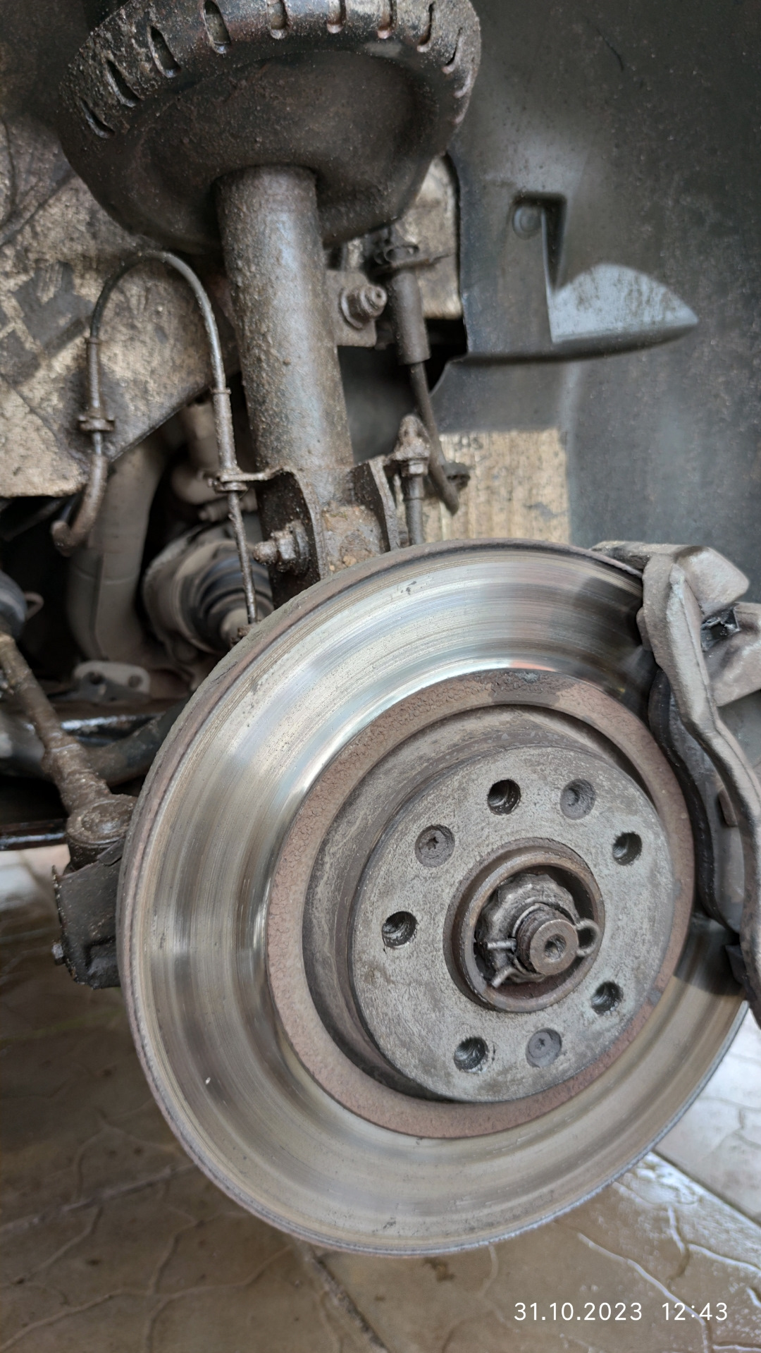 Замена правого сальника коробки передач и задних колодок. — Citroen ...