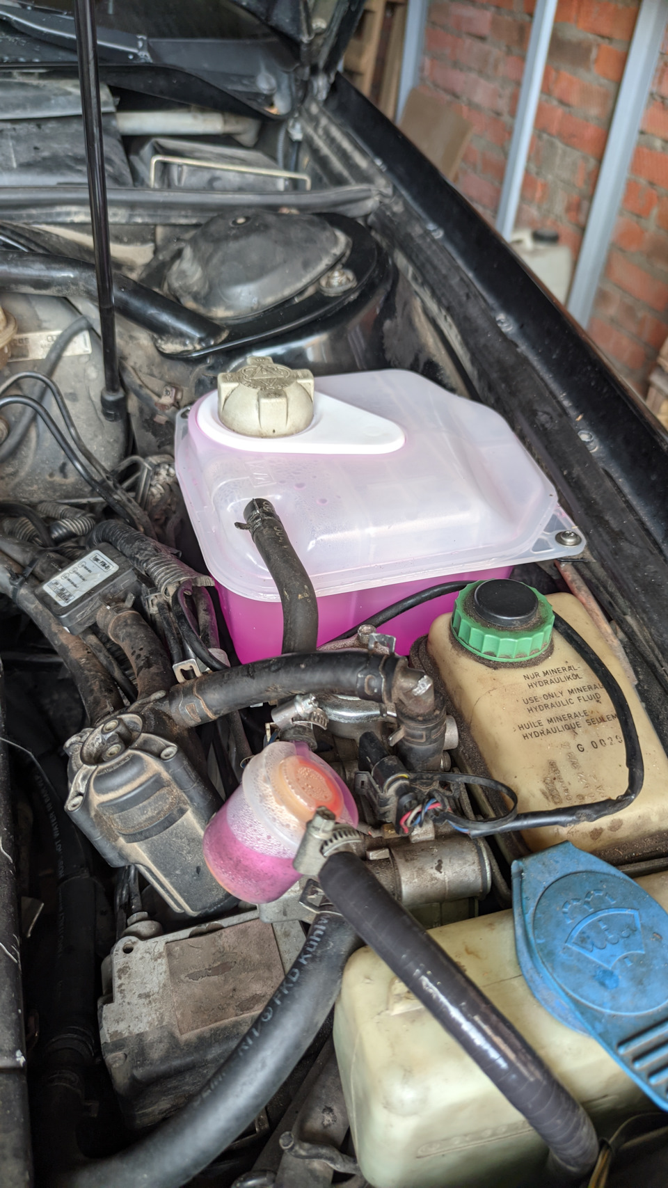 Промывка системы ОЖ, замена расширительного бачка и антифриза — Audi A6 ...