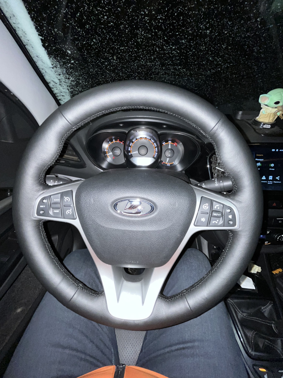 как снять руль на весте