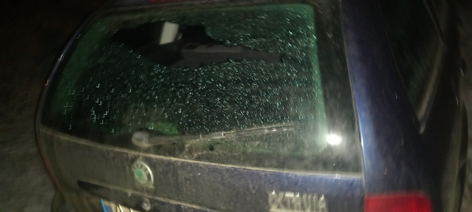 Замена стекла в багажнике — Skoda Octavia Combi A4 Mk1, 1,6 л, 2002 ...