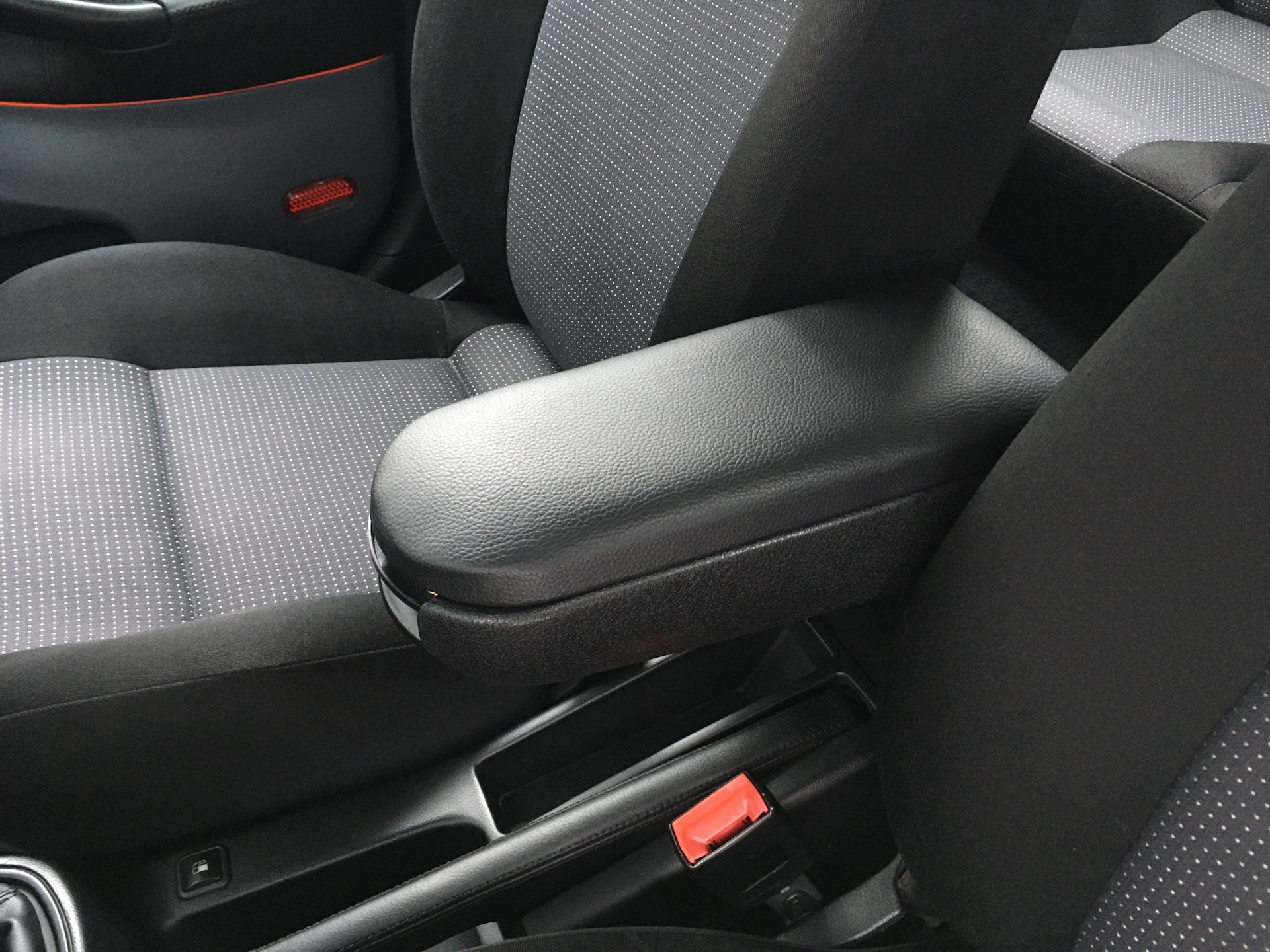 Крышка подлокотника — SEAT Toledo (2G), 1,8 л, 1999 года | аксессуары ...