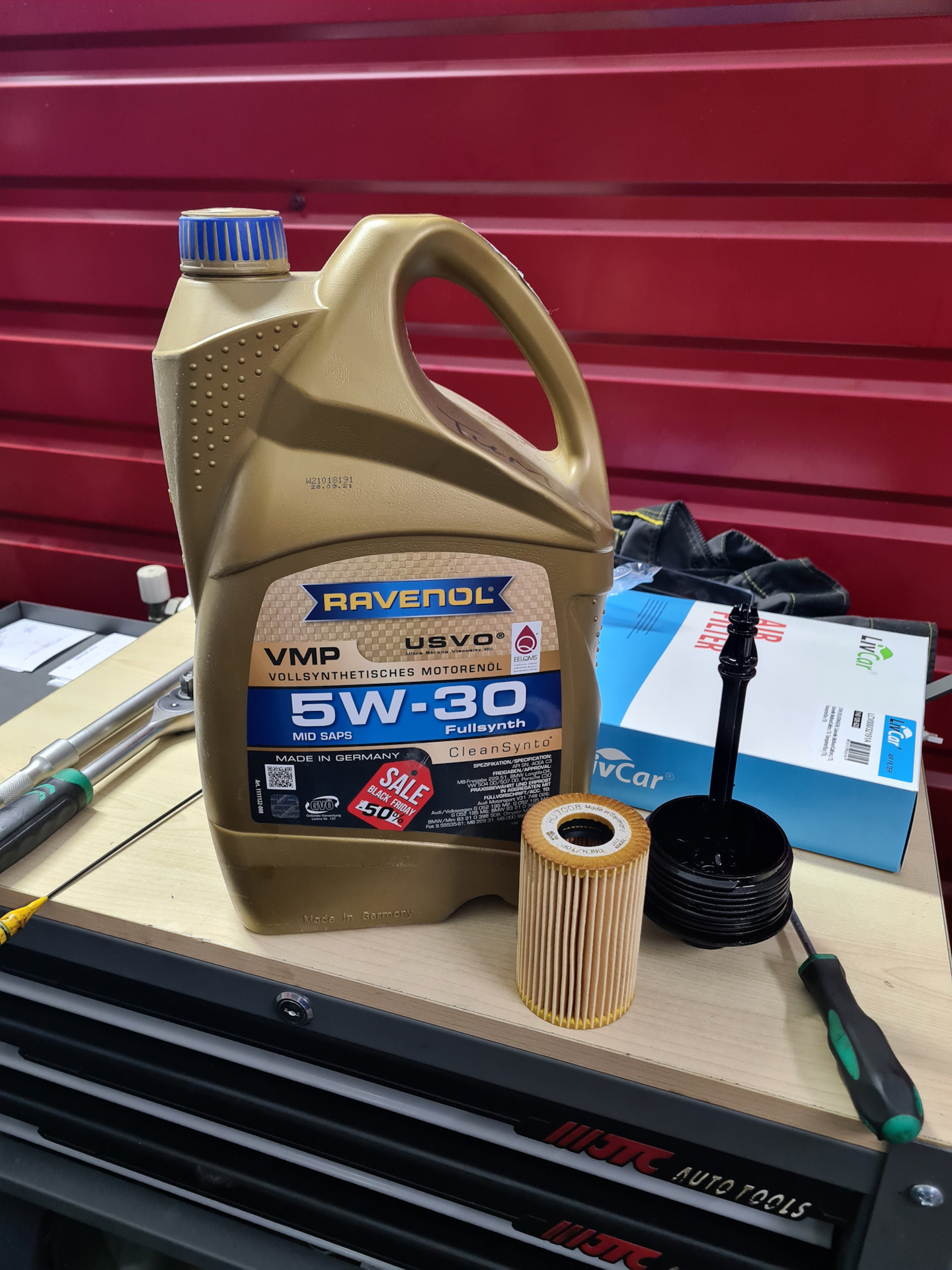 Замена масла в двигателе (RAVENOL VMP 5W30), в коробке передач (RAVENOL ...