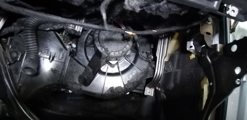 Устранения вибрации, снятие, чистка крыльчатки печки — Skoda Rapid (1G ...