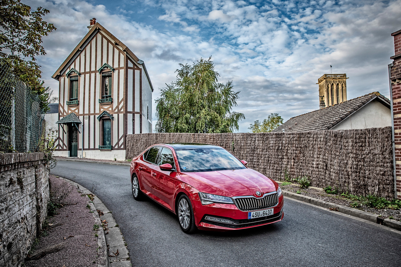 Шкода суперб драйв. Шкода суперб 2025. skoda superb abt.