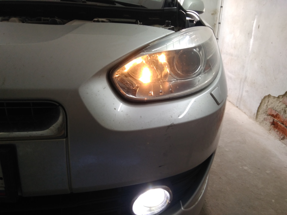 Не люблю желтый свет в фарах!) — Renault Fluence, 2 л, 2012 года ...