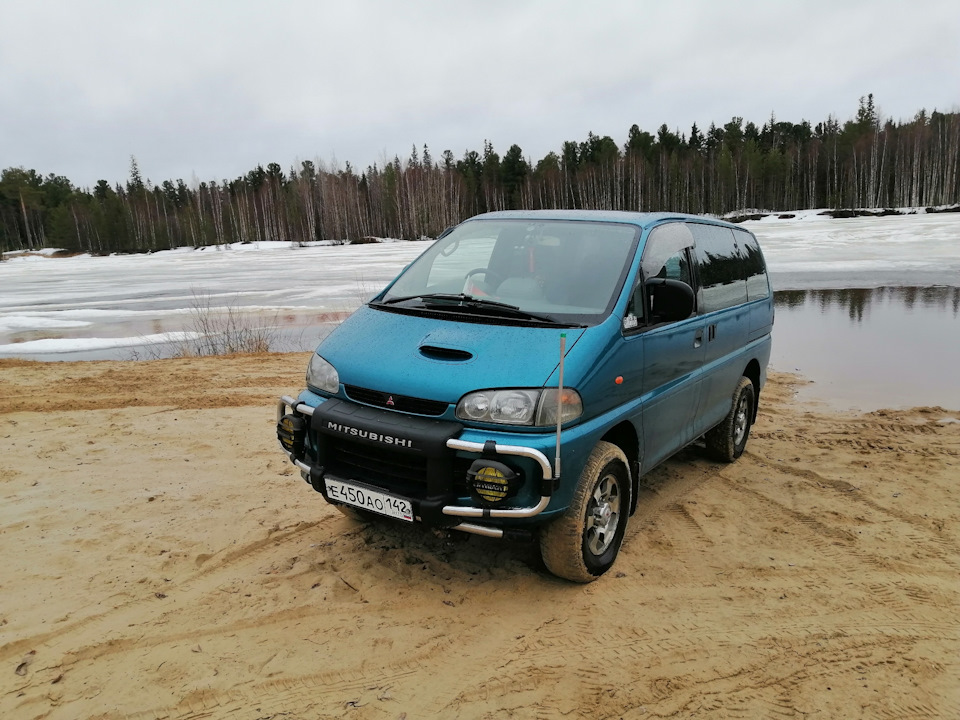 Delica 2. Делика 2. Mitsubishi Delica 4x4. Delica l400. Кнопки Делика l400.