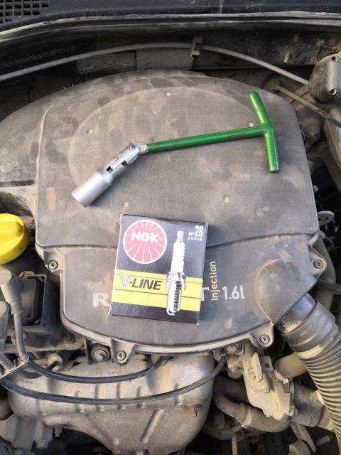 Как поменять свечи на логан 2 BKR6E Свеча зажигания 4856 NGK Запчасти на DRIVE2
