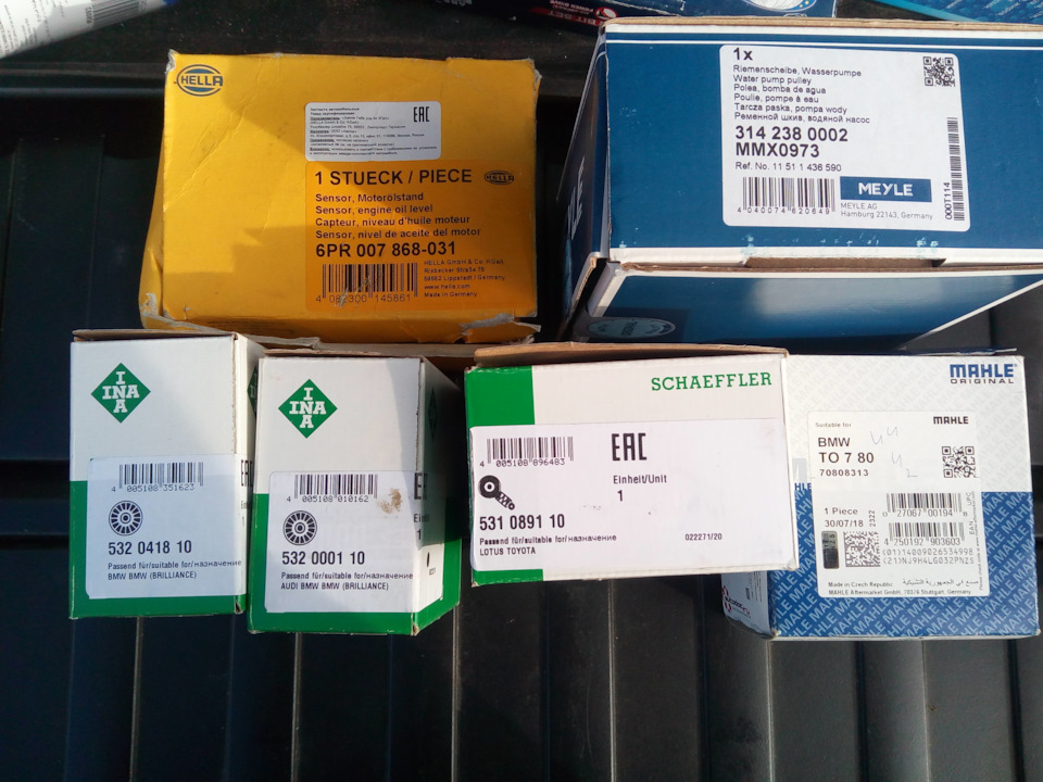 Zamena Datchika Urovnya Masla Viskomufty Pompy Rolikov I Remnej Navesnogo Ustranenie Protechki Rasshiritelnogo Bachka Bmw X5 3 0 L 2004 Goda Na Drive2