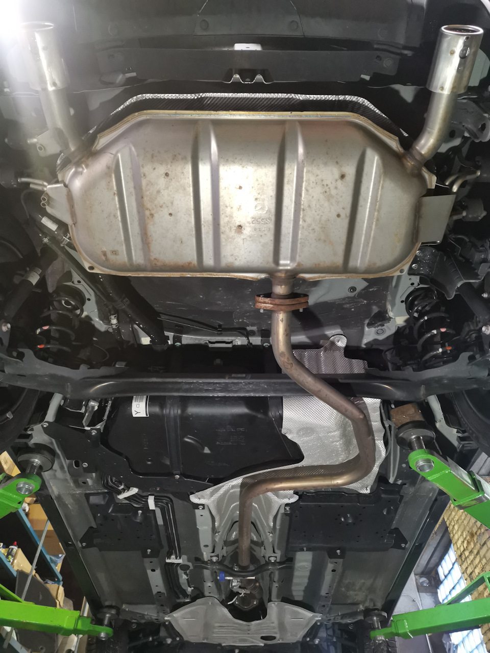 Состояние днища, пробег по РФ ~100км, жаль но долго оно таким не продержится… — Mazda CX-3