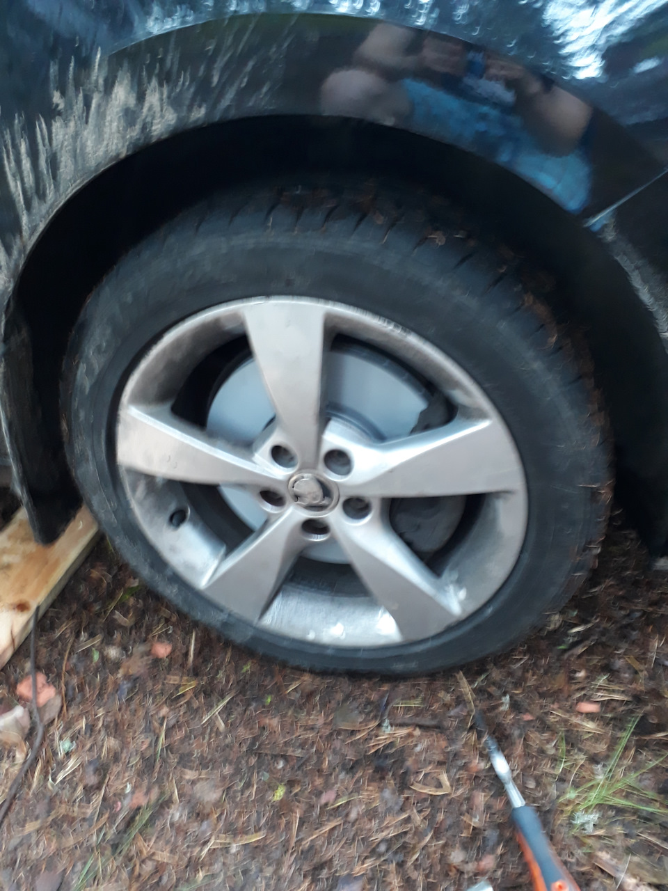 Замена тормозных дисков — Skoda Rapid (1G), 1,4 л, 2015 года | своими ...