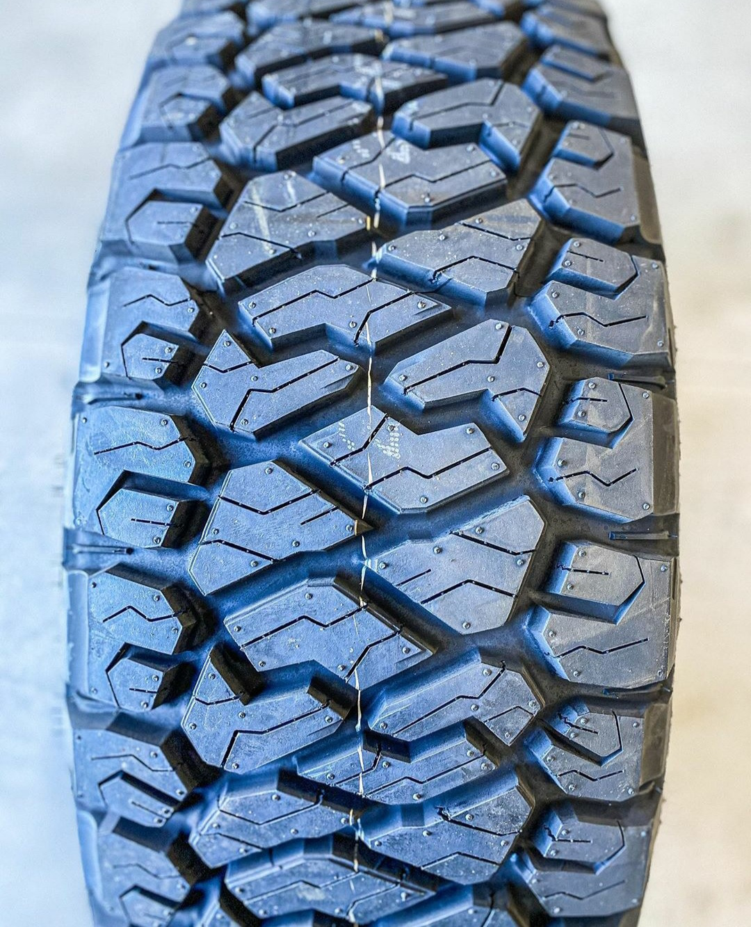 Максис рейзер. Maxxis RAZR at 811. Maxxis at-811 RAZR at. Шины Maxxis RAZR at-811. Maxxis at-811 RAZR at 265/75 r16.