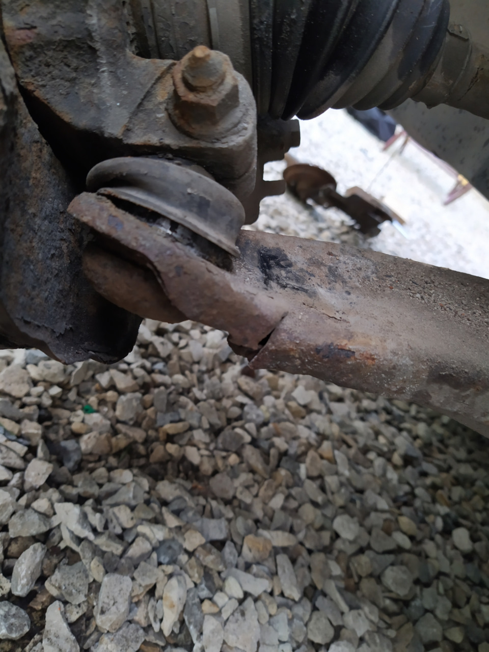 Собственно сам рычаг до ремонта — Mitsubishi Cedia