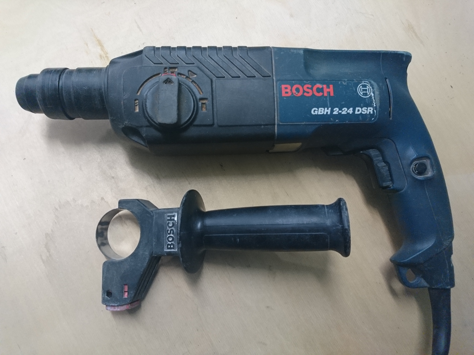 Bosch 02. Перфоратор Bosch GBH 2-26 DSR. Перфоратор Bosch GBH 2-24 DSR. Перфоратор Bosch 2-24 ESR. Бош 2-24 DSR рукоять.