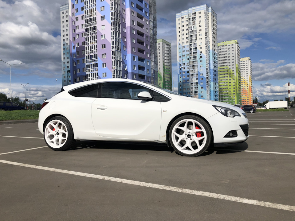 3 — Opel Astra J GTC