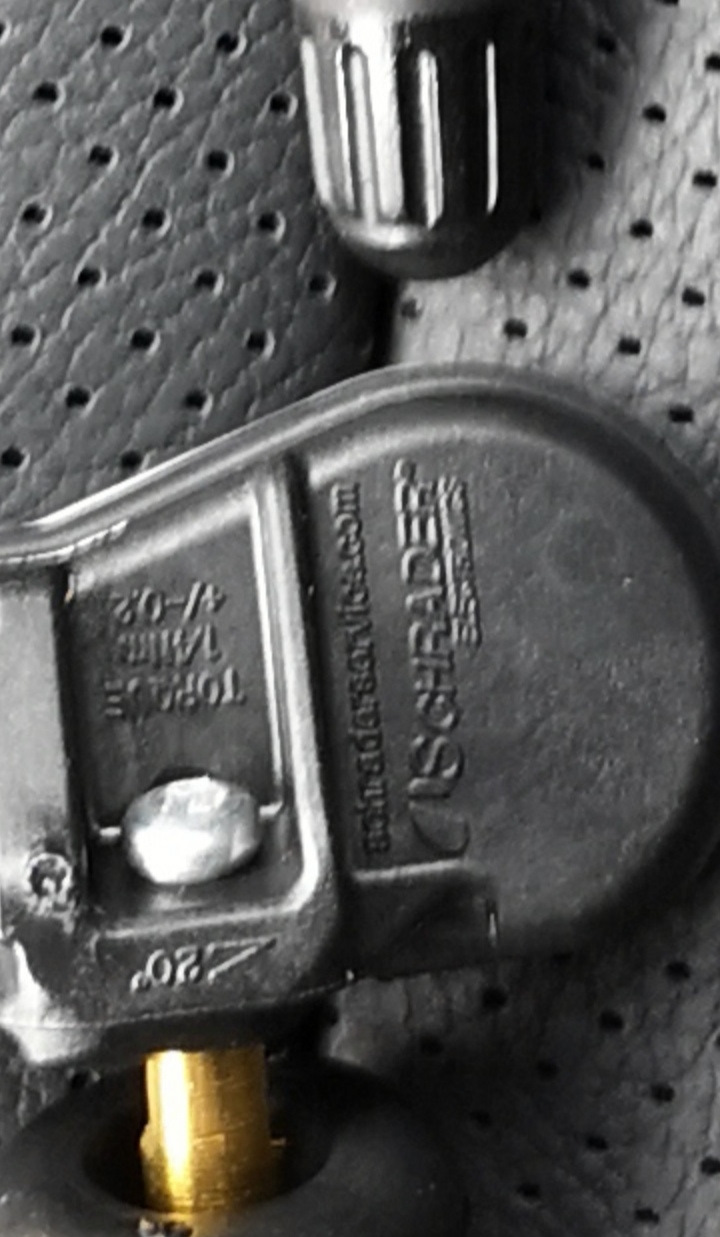 что такое tpms на хендай туссан. 0yAAAgHlsuA 960. что такое tpms на хендай туссан фото. что такое tpms на хендай туссан-0yAAAgHlsuA 960. картинка что такое tpms на хендай туссан. картинка 0yAAAgHlsuA 960. После смены колёс на зимний комплект у меня появилась ошибка системы TPMS(на этом комплекте установлены неоригинальные датчики давления с Али, отработали уже 2 зимы).TPMS (англ. tire pressure monitoring system) — Система контроля давления в шинах.К сожалению наша система не показывает проблемный датчик (или датчики), а сам значок ошибки нельзя спрятать.