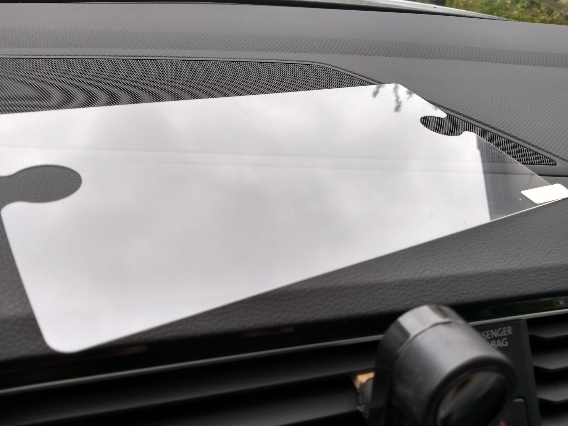 Защитные пленки для панелей. Glass screen protector защитное стекло. Защитный экран от солнца. Защитная пленка монитора мерседес 223. Защитное стекло на экран автомобиля.