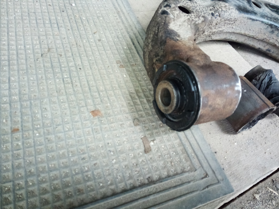 Сайлентблоки передних рычагов — Hyundai Tucson (JM), 2 л, 2006 года ...