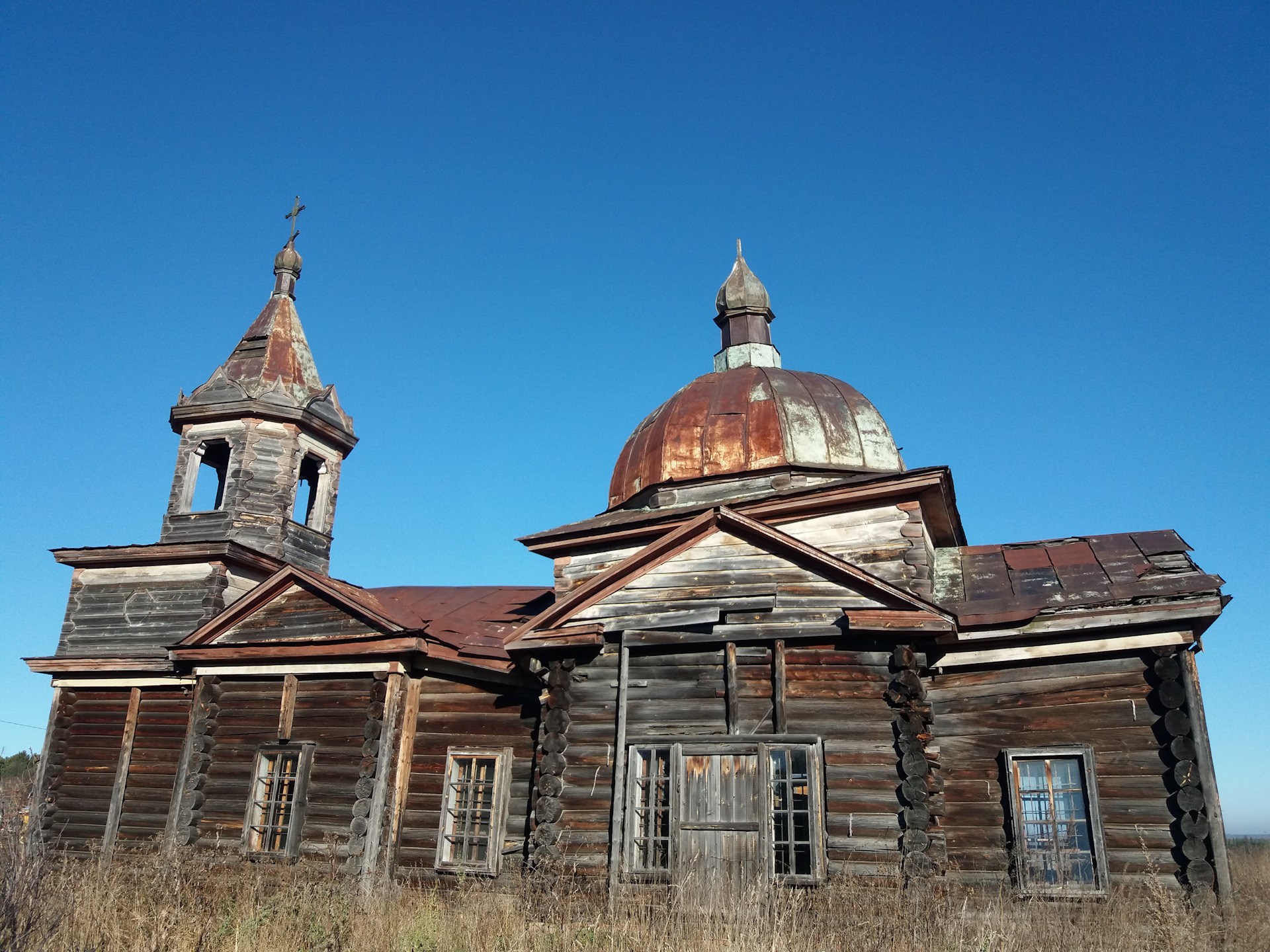 Иштан томская область. Петропавловская Церковь (Нагорный Иштан). Нагорный Иштан Томск. Томск Иштан храм. Храм в Нагорном Иштане.