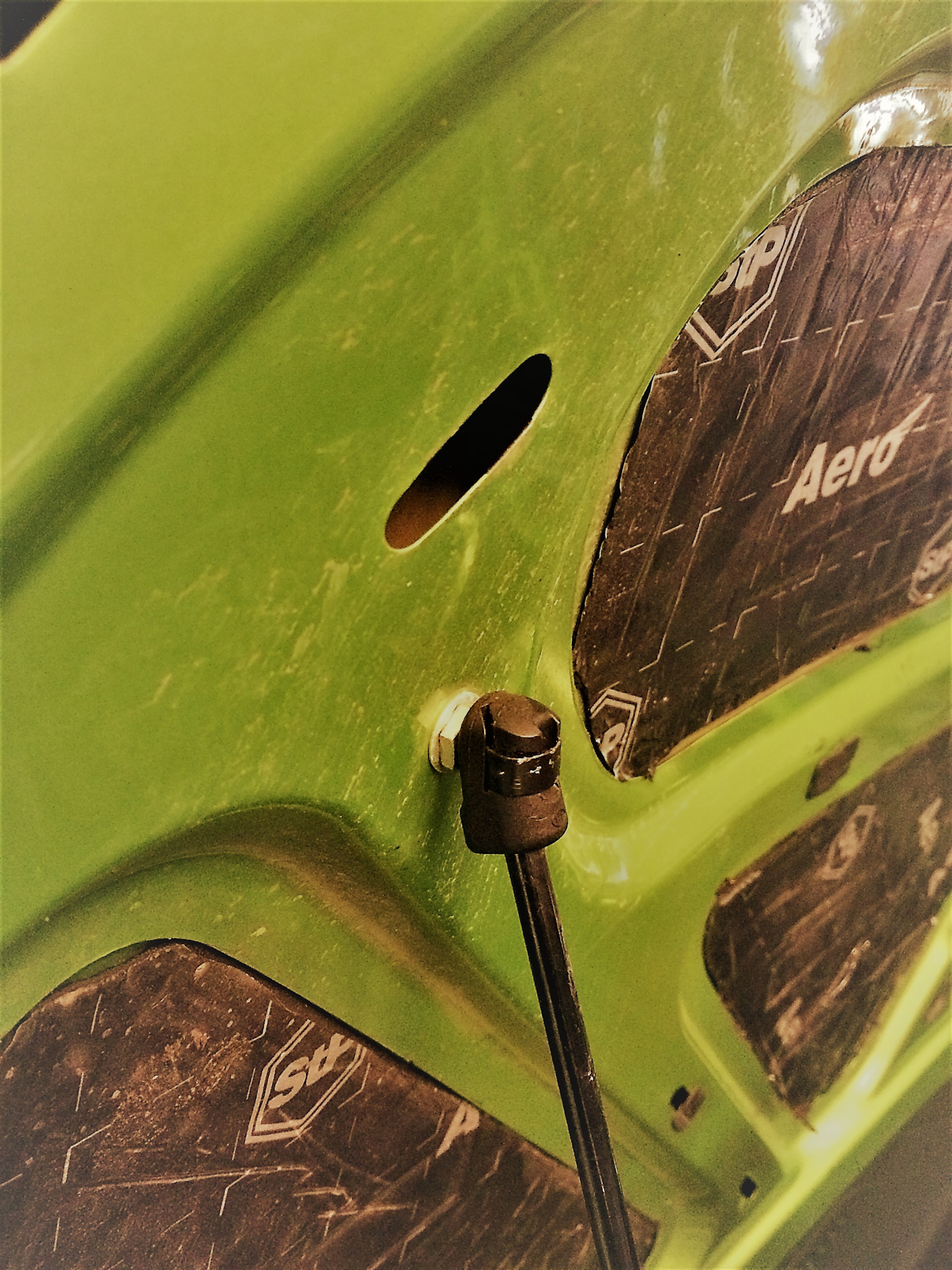 Газовый упор капота — Volkswagen Scirocco (3G), 1,4 л, 2013 года ...