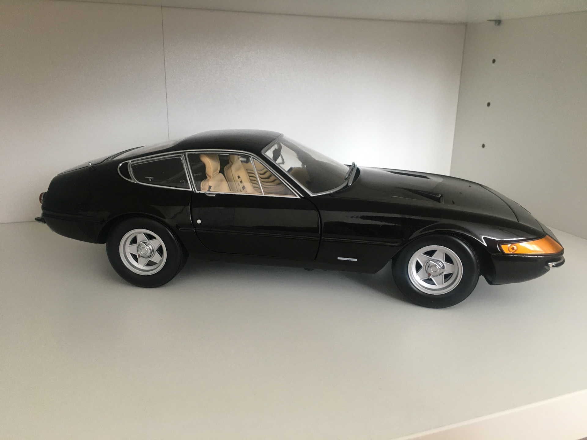 Ferrari 365GTB/4 1:18 (Kyosho) — Сообщество «Масштабные Модели» на
